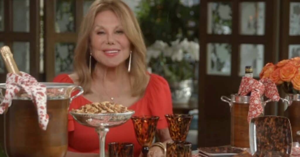 Marlo Thomas is enjoying the meal